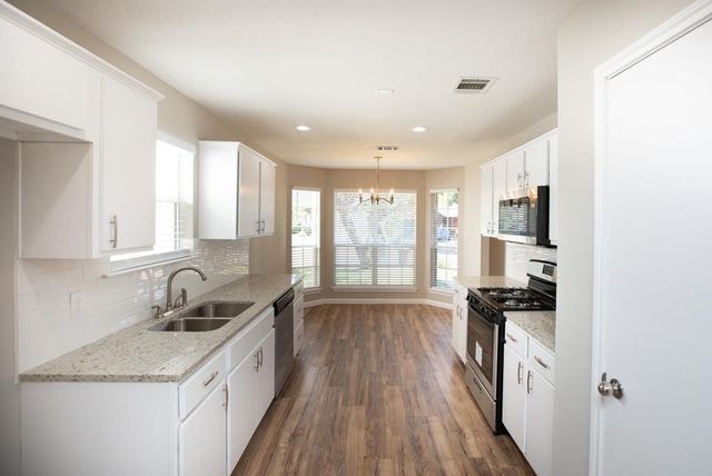 1612 Sylvia LN, Round Rock, TX 78681