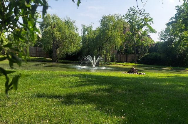 83 Wildwood Drive, Barrington, IL 60010