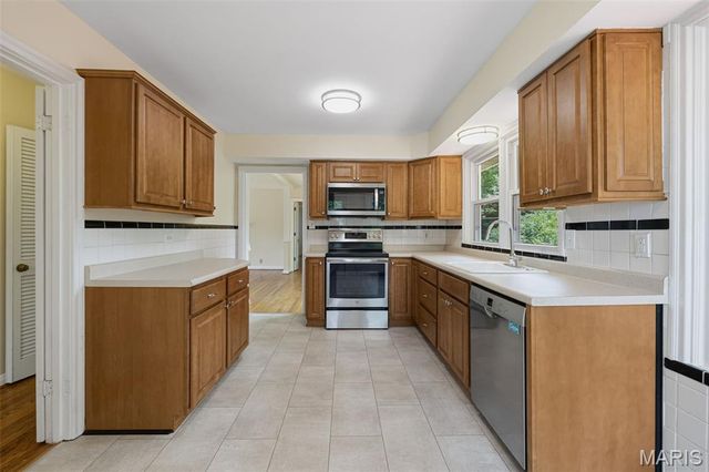 216 Turf Court, Webster Groves, MO 63119