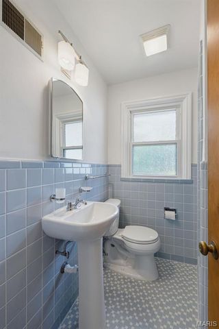 216 Turf Court, Webster Groves, MO 63119