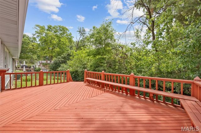 216 Turf Court, Webster Groves, MO 63119