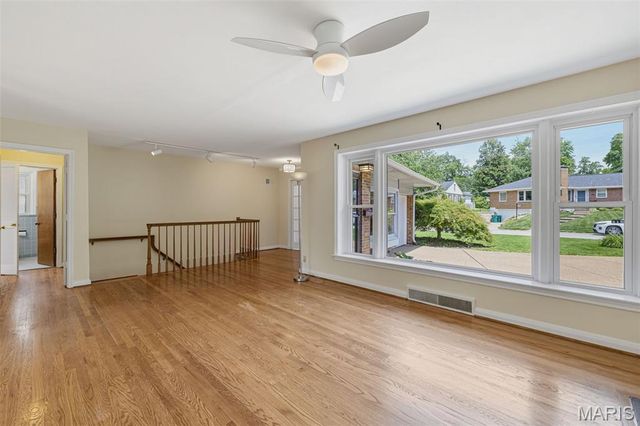 216 Turf Court, Webster Groves, MO 63119