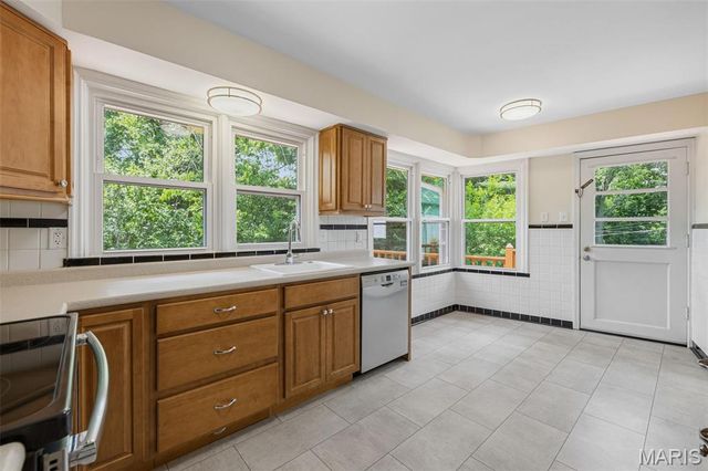 216 Turf Court, Webster Groves, MO 63119