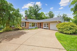 216 Turf Court, Webster Groves, MO 63119