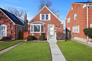 8416 S Bennett Avenue, Chicago, IL 60617