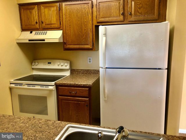 1802 RAVENS CREST DR E, Plainsboro, NJ 08536
