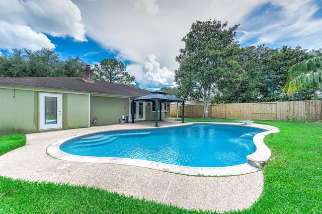 15923 Dunmoor Drive, Houston, TX 77059