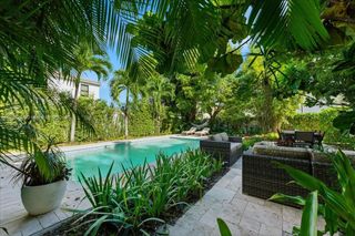 617 NE 191st St, Miami, FL 33179