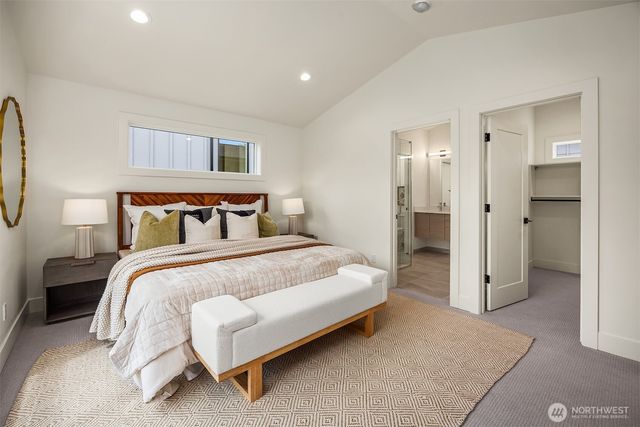 104 NE 44th Street, Seattle, WA 98105