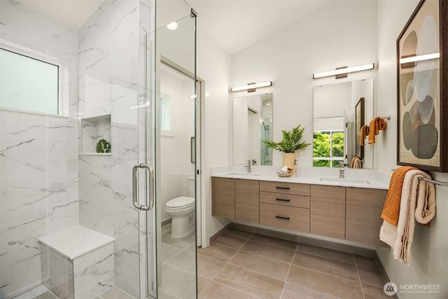 104 NE 44th Street, Seattle, WA 98105