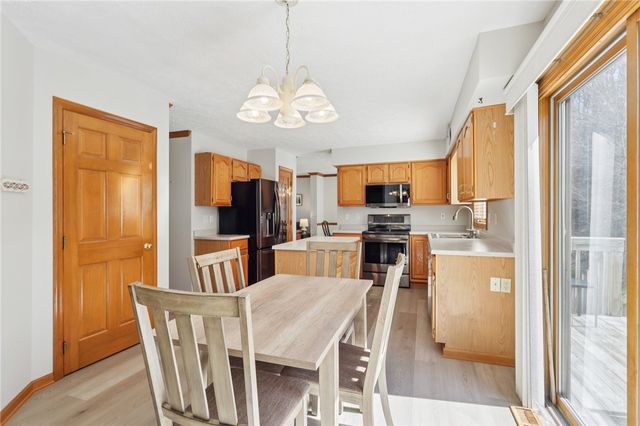 365 Cobblestone Cir, Robinson Twp, PA 15136