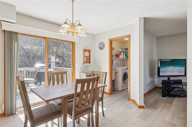 365 Cobblestone Cir, Robinson Twp, PA 15136