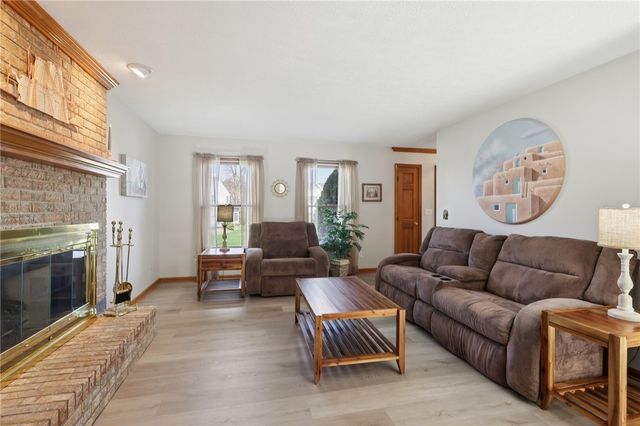 365 Cobblestone Cir, Robinson Twp, PA 15136