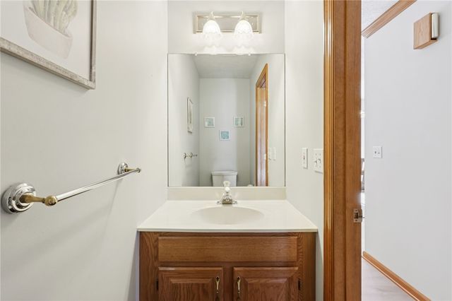 365 Cobblestone Cir, Robinson Twp, PA 15136