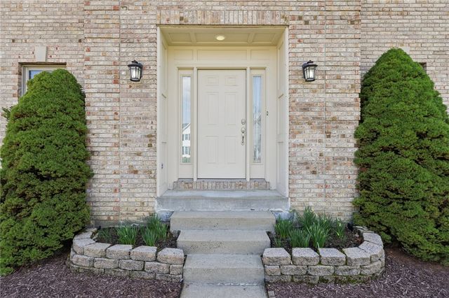 365 Cobblestone Cir, Robinson Twp, PA 15136