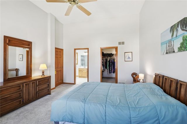 365 Cobblestone Cir, Robinson Twp, PA 15136