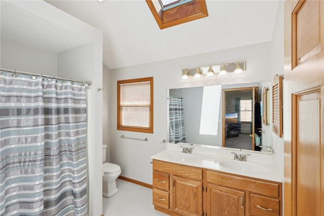 365 Cobblestone Cir, Robinson Twp, PA 15136