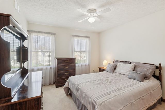 365 Cobblestone Cir, Robinson Twp, PA 15136