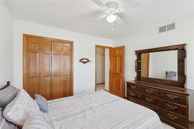 365 Cobblestone Cir, Robinson Twp, PA 15136