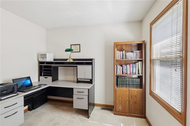 365 Cobblestone Cir, Robinson Twp, PA 15136