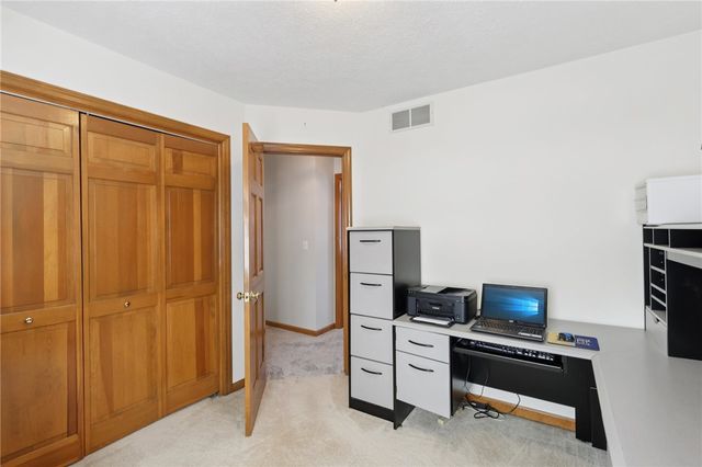 365 Cobblestone Cir, Robinson Twp, PA 15136