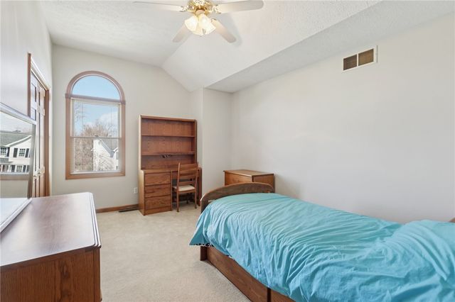 365 Cobblestone Cir, Robinson Twp, PA 15136