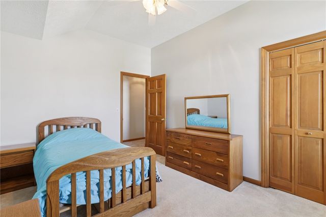 365 Cobblestone Cir, Robinson Twp, PA 15136