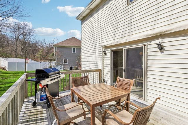 365 Cobblestone Cir, Robinson Twp, PA 15136