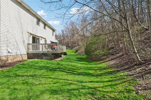 365 Cobblestone Cir, Robinson Twp, PA 15136