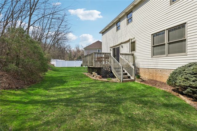 365 Cobblestone Cir, Robinson Twp, PA 15136