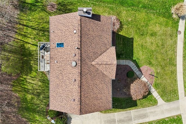 365 Cobblestone Cir, Robinson Twp, PA 15136