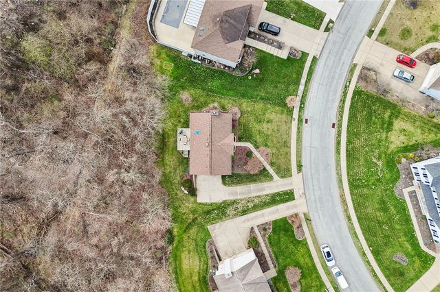 365 Cobblestone Cir, Robinson Twp, PA 15136
