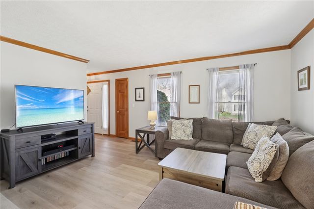 365 Cobblestone Cir, Robinson Twp, PA 15136