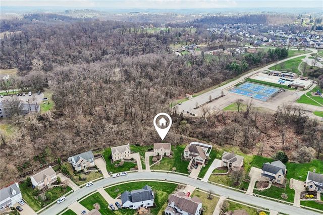 365 Cobblestone Cir, Robinson Twp, PA 15136