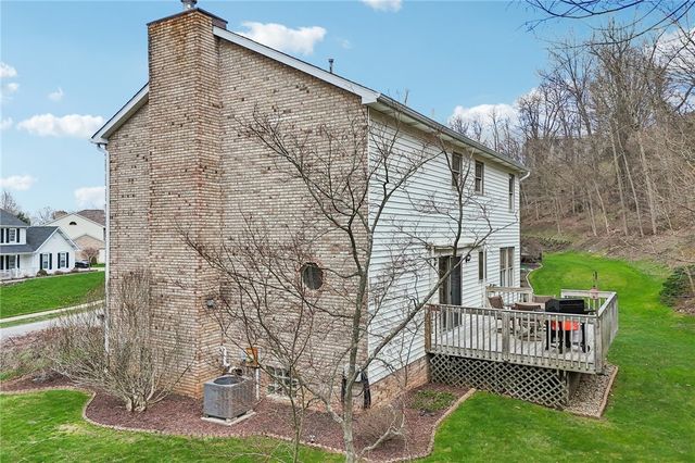 365 Cobblestone Cir, Robinson Twp, PA 15136