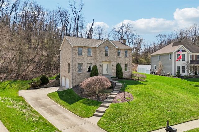 365 Cobblestone Cir, Robinson Twp, PA 15136