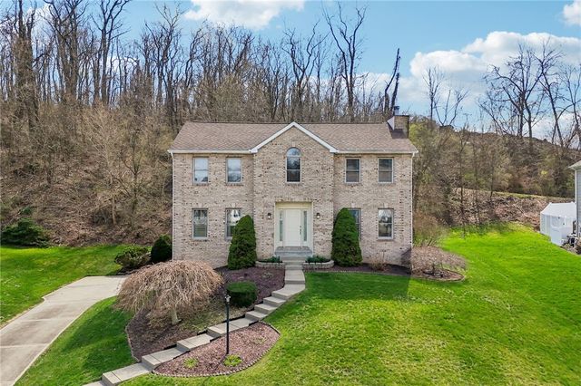 365 Cobblestone Cir, Robinson Twp, PA 15136