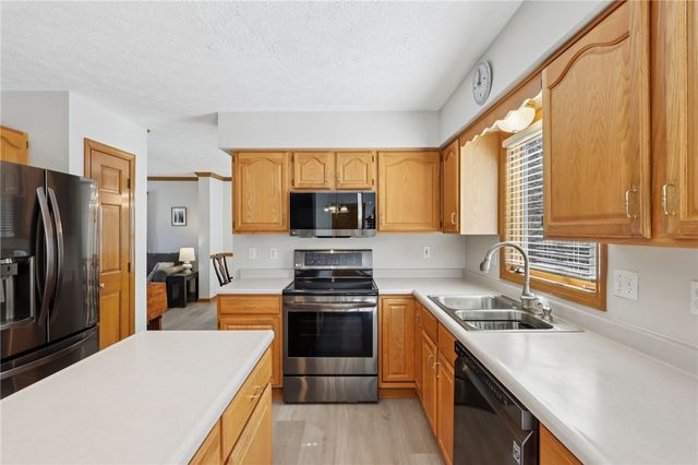 365 Cobblestone Cir, Robinson Twp, PA 15136