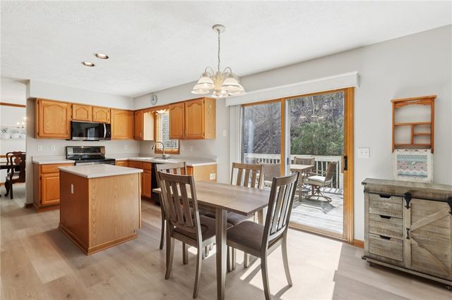 365 Cobblestone Cir, Robinson Twp, PA 15136