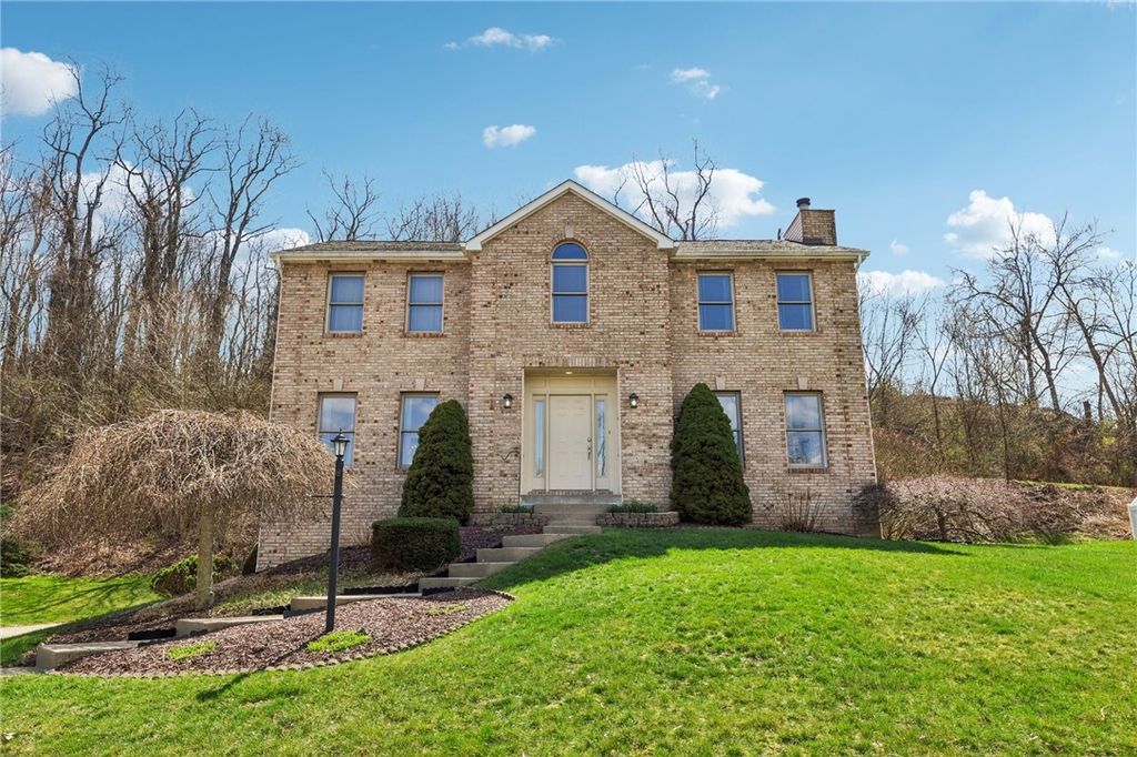 365 Cobblestone Cir, Robinson Twp, PA 15136
