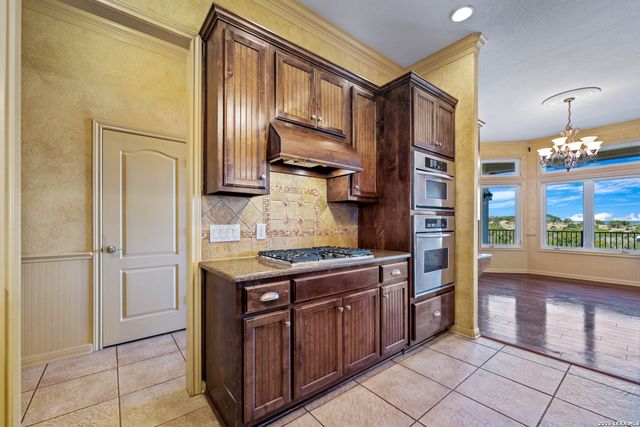326 RIVER VALLEY RD, Ingram, TX 78025