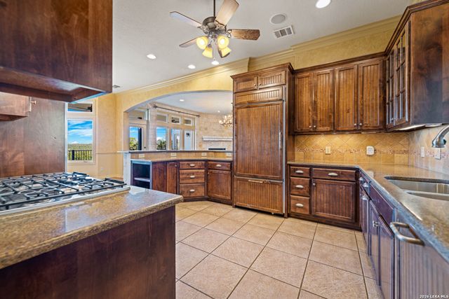 326 RIVER VALLEY RD, Ingram, TX 78025