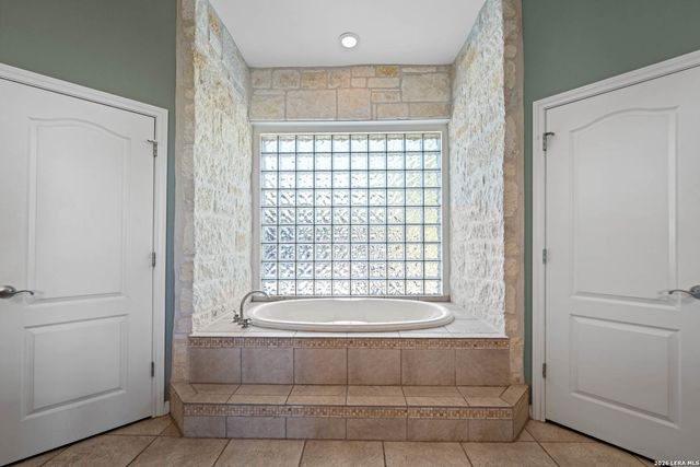 326 RIVER VALLEY RD, Ingram, TX 78025