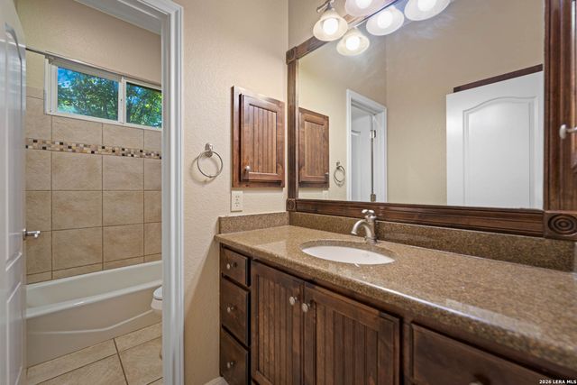 326 RIVER VALLEY RD, Ingram, TX 78025