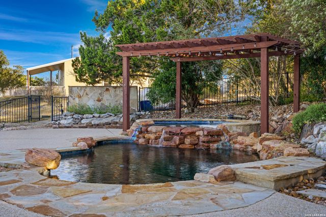 326 RIVER VALLEY RD, Ingram, TX 78025
