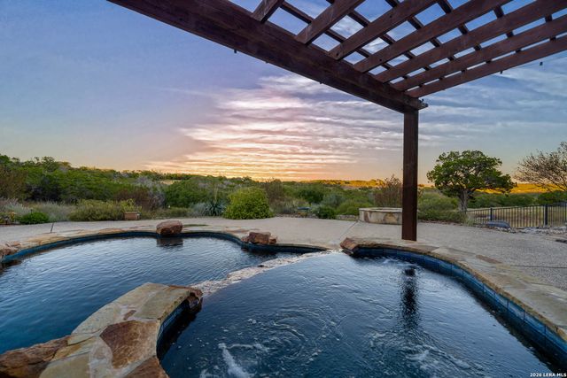 326 RIVER VALLEY RD, Ingram, TX 78025