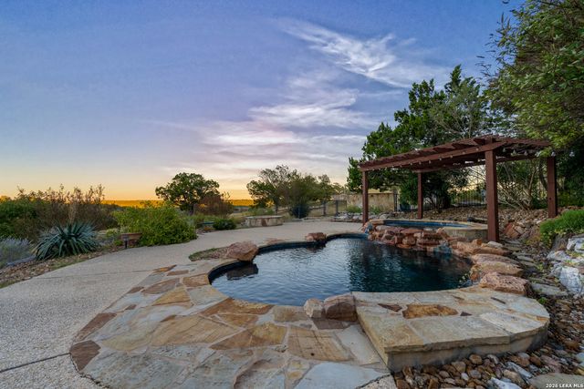 326 RIVER VALLEY RD, Ingram, TX 78025
