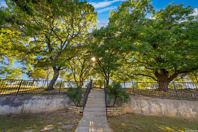 326 RIVER VALLEY RD, Ingram, TX 78025
