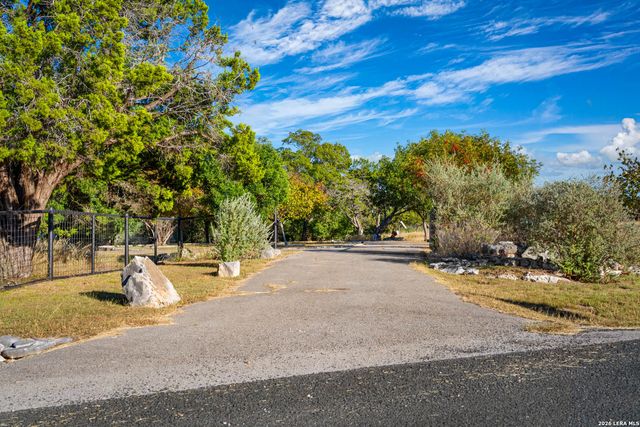 326 RIVER VALLEY RD, Ingram, TX 78025