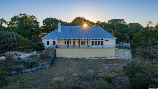 326 RIVER VALLEY RD, Ingram, TX 78025